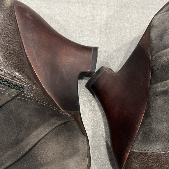 [US8.5]Naya Genesis Gray Ruched Suede Wedge Heel Peep Toe Pump Zipper - Picture 9 of 10